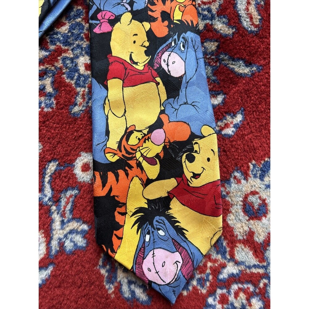 VINTAGE WINNIE THE POOH Tie Tigger Eor Disney Store
